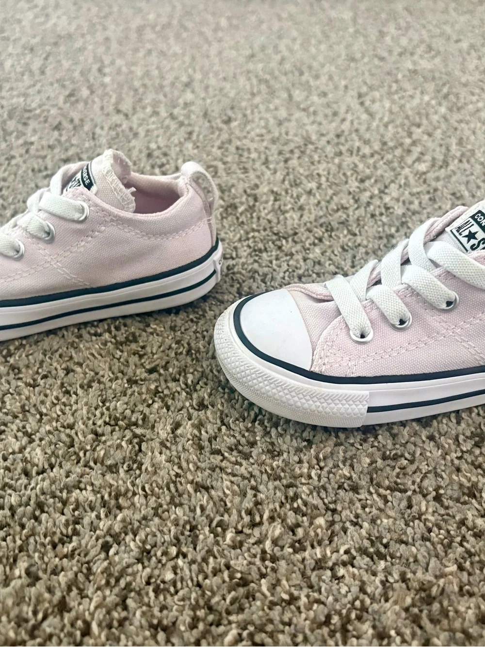 Girls Converse Chuck Taylor All Star Pink Low Top Sneakers – Size 6